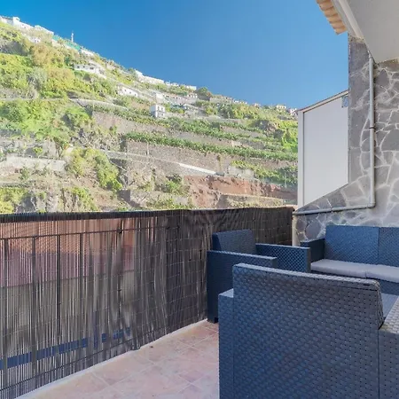 Ferienhaus Fuer 3 Personen Und 1 Kind In Ponta Do Sol, Madeira Suedkueste Von Madeira *